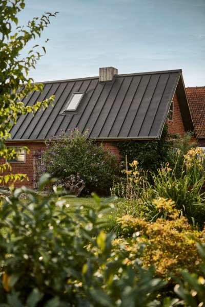 Steel roofing future-proofs this Gallows Hill residence, Galgenberg 21, 29356 Bröckel, Germany